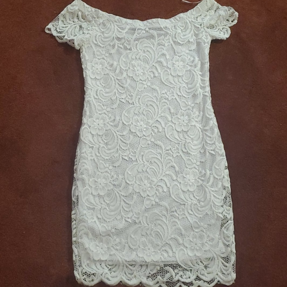 NWOT Off-Shoulder White Lace dress - Picture 3 of 6